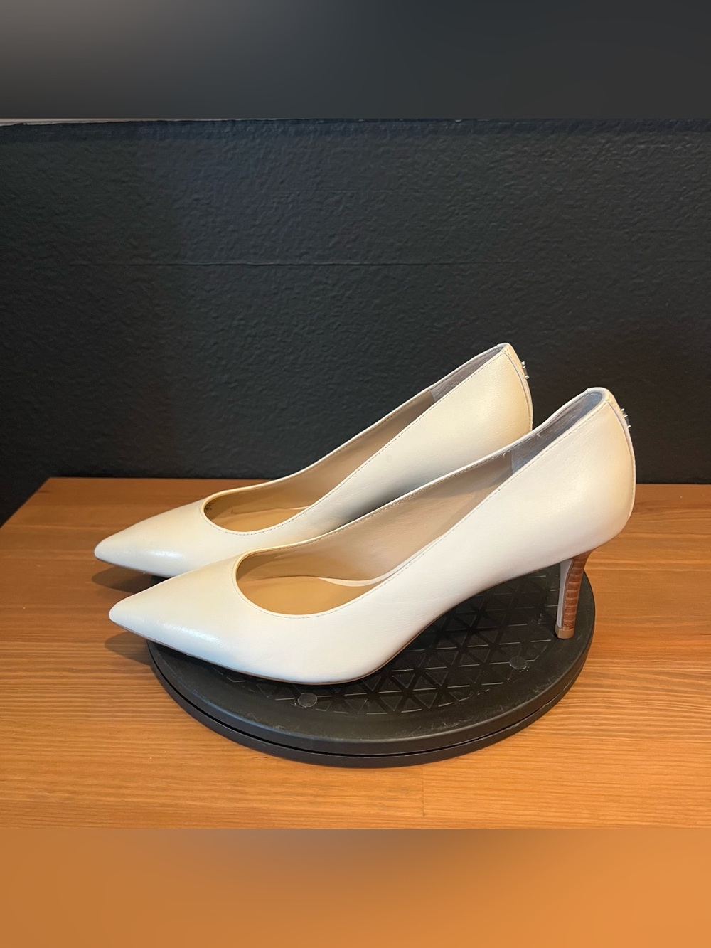 Polo Ralph Lauren Lanette White Leather Closed Pointed Toe High Heels Size 6.5 B
